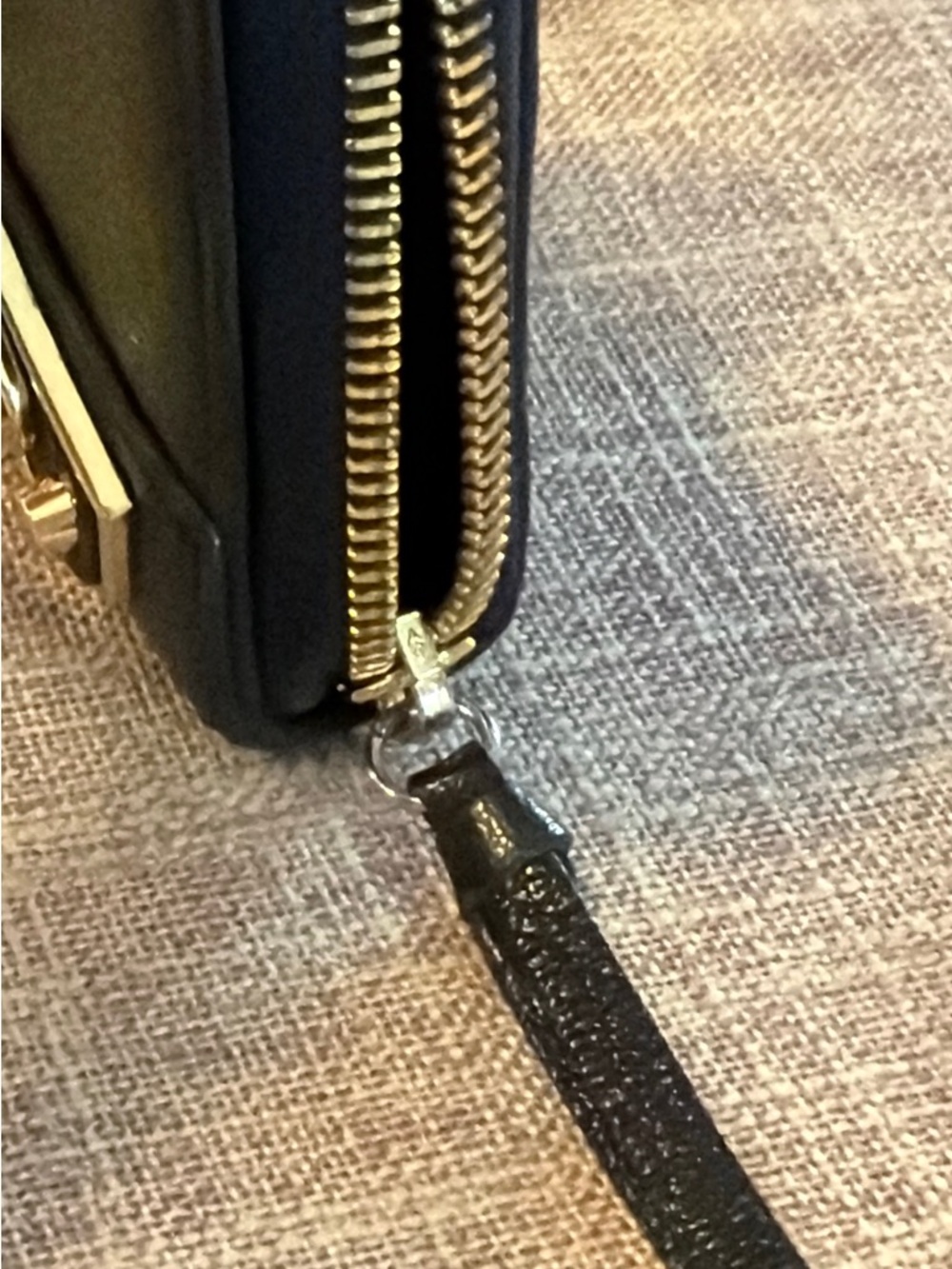 EUC Balenciaga Black Leather Zip Wallet with Gold Hardware - Picture 17 of 17